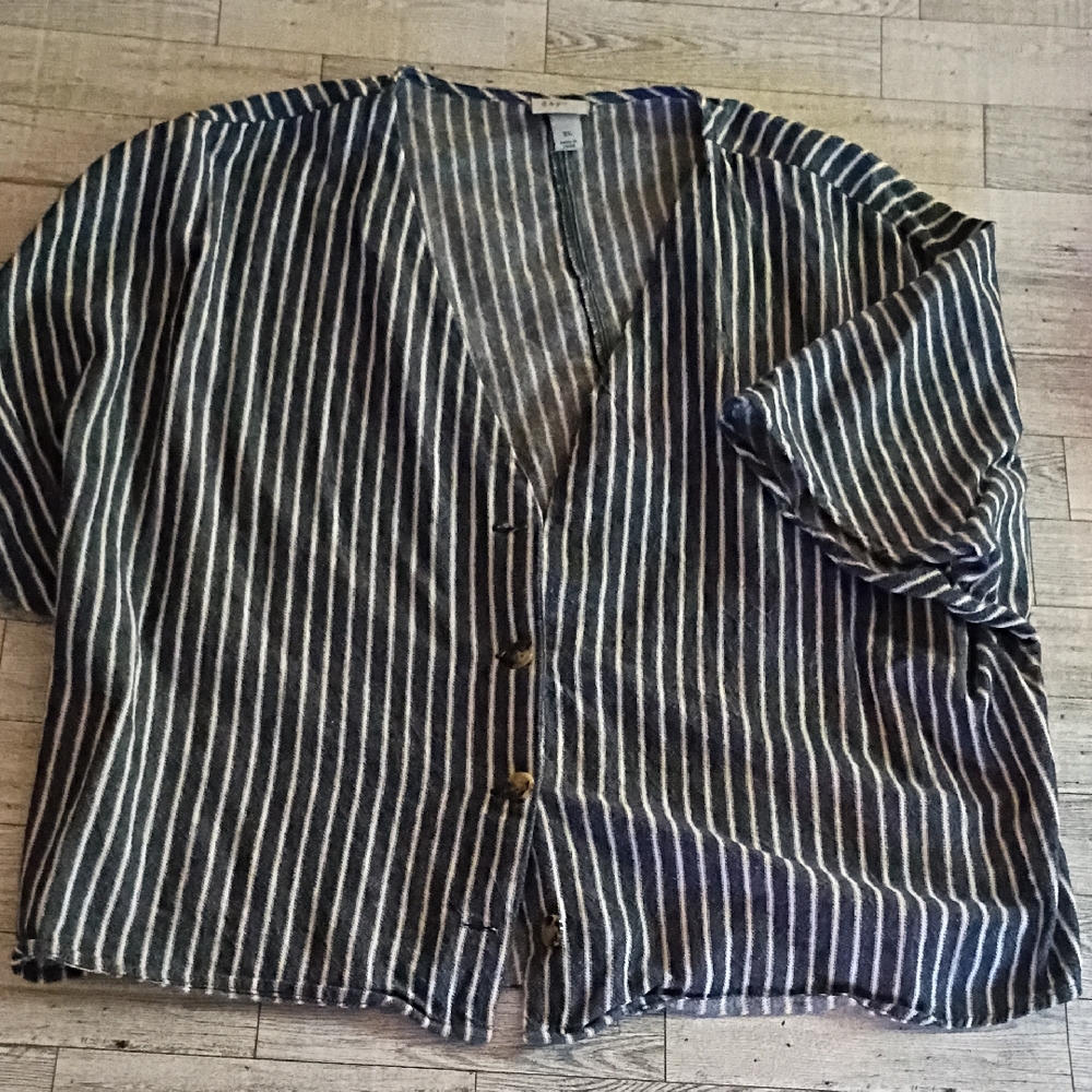 A New Day Striped Crop VNeck Button Front Short Sleeve Top Size Women's XL EUC